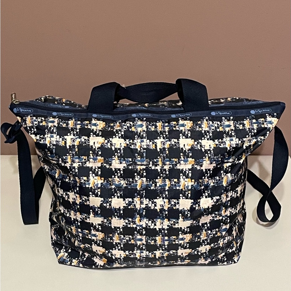 Brand new Le sportsac tote bag
